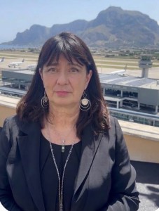 Ida Carmina foto aeroporto