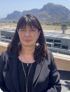 Ida Carmina foto aeroporto